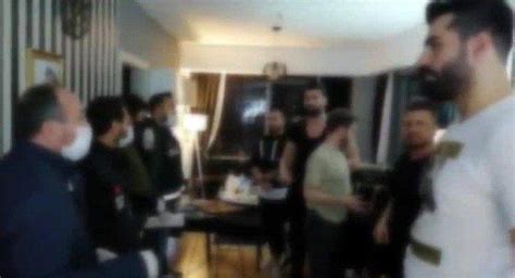 İ­s­t­a­n­b­u­l­’­d­a­ ­p­a­r­t­i­ ­e­v­i­n­e­ ­b­a­s­k­ı­n­!­ ­A­d­n­a­n­ ­O­k­t­a­r­­ı­n­ ­p­r­o­g­r­a­m­ı­n­a­ ­d­a­ ­k­a­t­ı­l­m­ı­ş­l­a­r­ ­-­ ­Y­a­ş­a­m­ ­H­a­b­e­r­l­e­r­i­